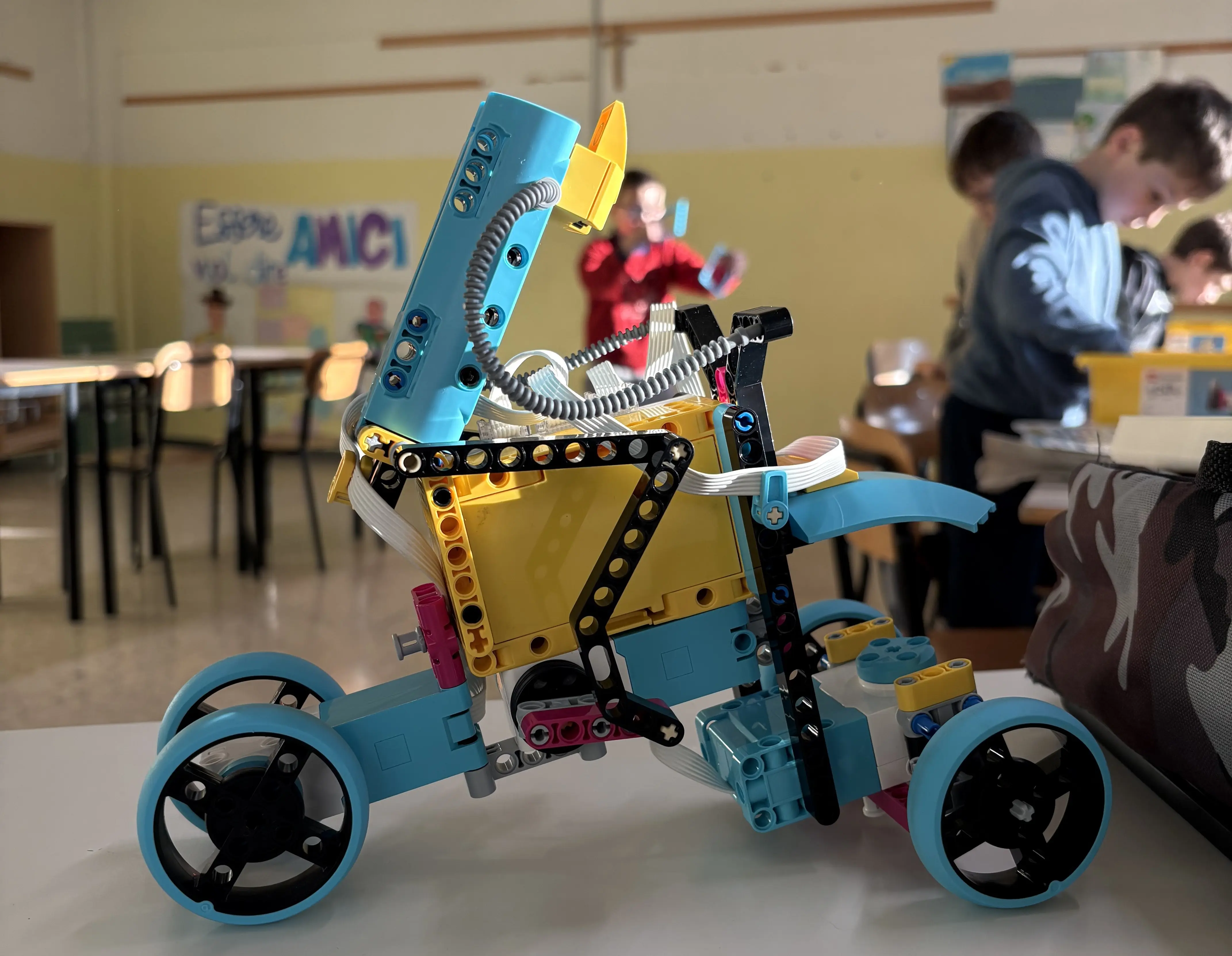 Ragazzi al laboratorio Bit Labs Tecnologici a Brescia